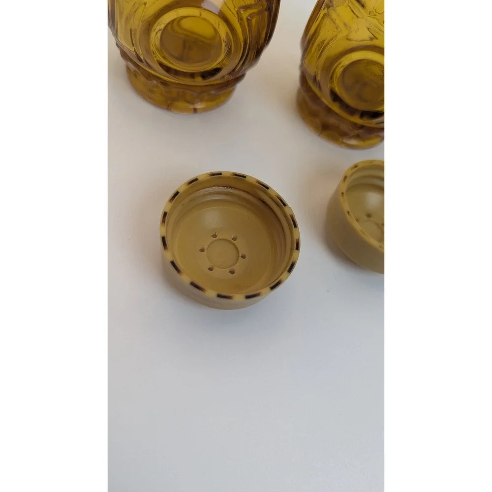 Vintage Amber Glass Salt Pepper Shakers‎ Thumbprint Ribbed MCM Retro Set 4 Inch